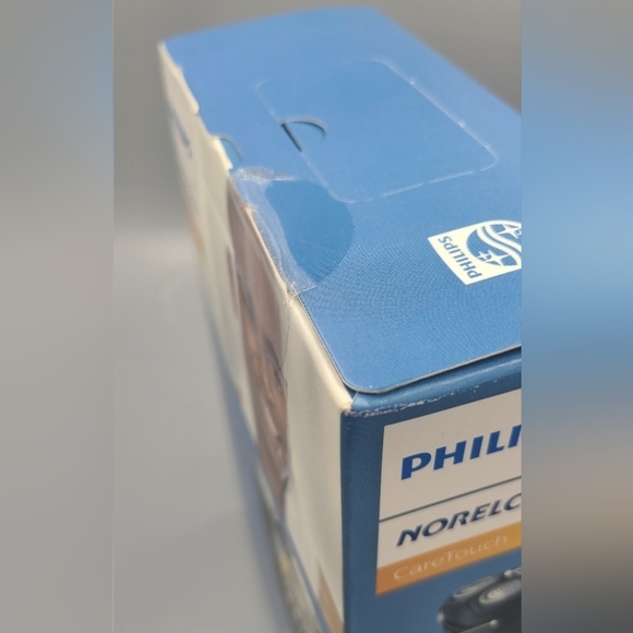 New Phillips Norelco Caretouch Rechargeable Wet & Dry Shaver With Pop Up Trimmer - Picture 7 of 8